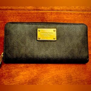 Michael Kors Jet Set Continental Wallet Leather Black Monogram Zip Around Plate
